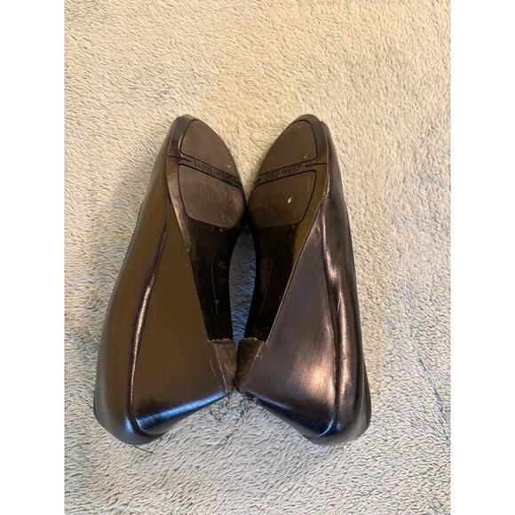 Nine West Size 7 1/2 M Black Shoes Slight Wear - Picture 6 of 6